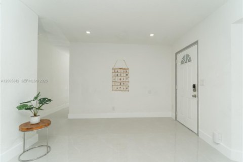 Villa ou maison à vendre à Hollywood, Floride: 3 chambres, 157 m2 № 2069914 - photo 8