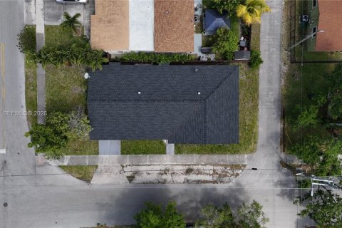 Villa ou maison à vendre à Hollywood, Floride: 3 chambres, 157 m2 № 2069914 - photo 6