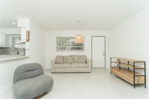 Villa ou maison à vendre à Hollywood, Floride: 3 chambres, 157 m2 № 2069914 - photo 11