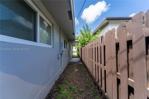 Villa ou maison à vendre à Hollywood, Floride: 3 chambres, 157 m2 № 2069914 - photo 4