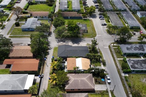 Villa ou maison à vendre à Hollywood, Floride: 3 chambres, 157 m2 № 2069914 - photo 29