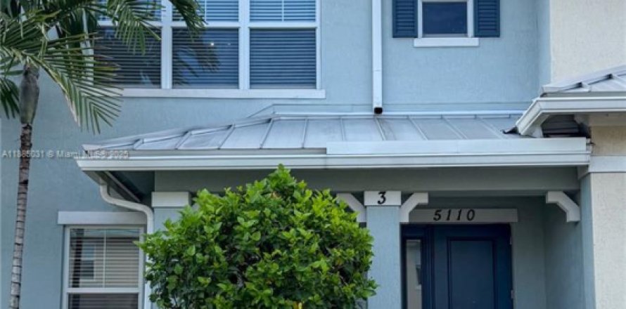 Adosado en Hollywood, Florida 3 dormitorios, 132.01 m2 № 1932518