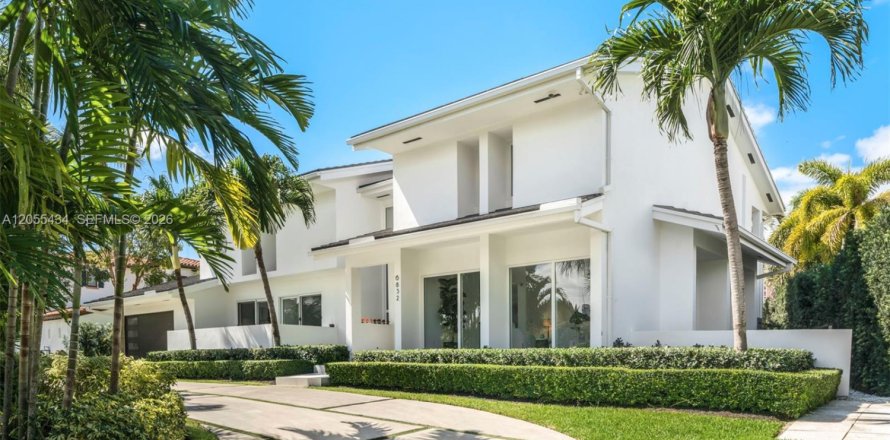 Casa en Coral Gables, Florida 5 dormitorios, 613.71 m2 № 2189438