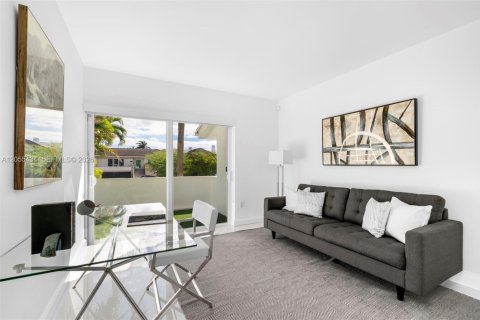 Casa en venta en Coral Gables, Florida, 5 dormitorios, 613.71 m2 № 2189438 - foto 17
