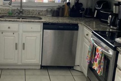 House in Kissimmee, Florida 3 bedrooms, 128.21 sq.m. № 1876606 - photo 12