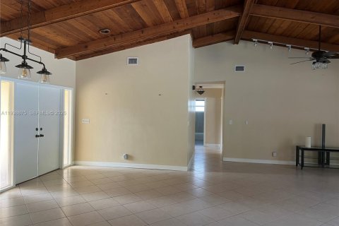 House in Plantation, Florida 3 bedrooms, 193.52 sq.m. № 1997533 - photo 13