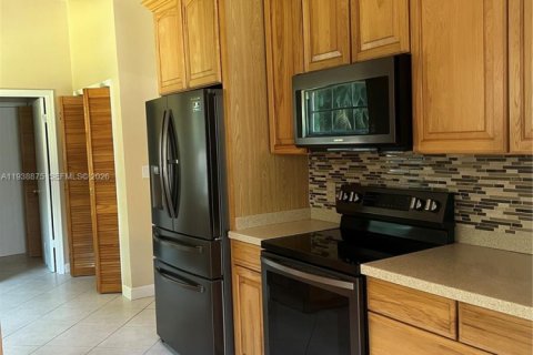 House in Plantation, Florida 3 bedrooms, 193.52 sq.m. № 1997533 - photo 12