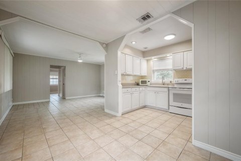 Casa en alquiler en Tampa, Florida, 2 dormitorios, 68.38 m2 № 1909985 - foto 9