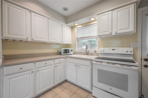 Casa en alquiler en Tampa, Florida, 2 dormitorios, 68.38 m2 № 1909985 - foto 11