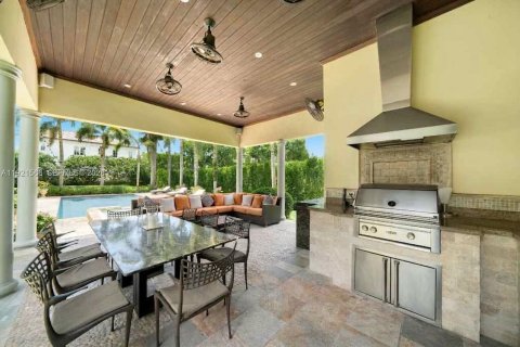 Casa en venta en Miami, Florida, 7 dormitorios, 646.79 m2 № 2056132 - foto 13