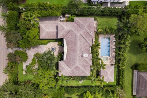 Casa en venta en Miami, Florida, 7 dormitorios, 646.79 m2 № 2056132 - foto 30
