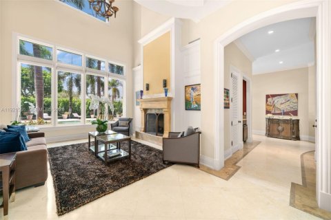 Casa en venta en Miami, Florida, 7 dormitorios, 646.79 m2 № 2056132 - foto 4