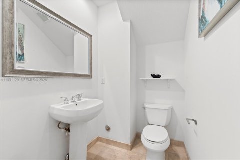 Adosado en venta en Fort Lauderdale, Florida, 3 dormitorios, 261.06 m2 № 2062658 - foto 15