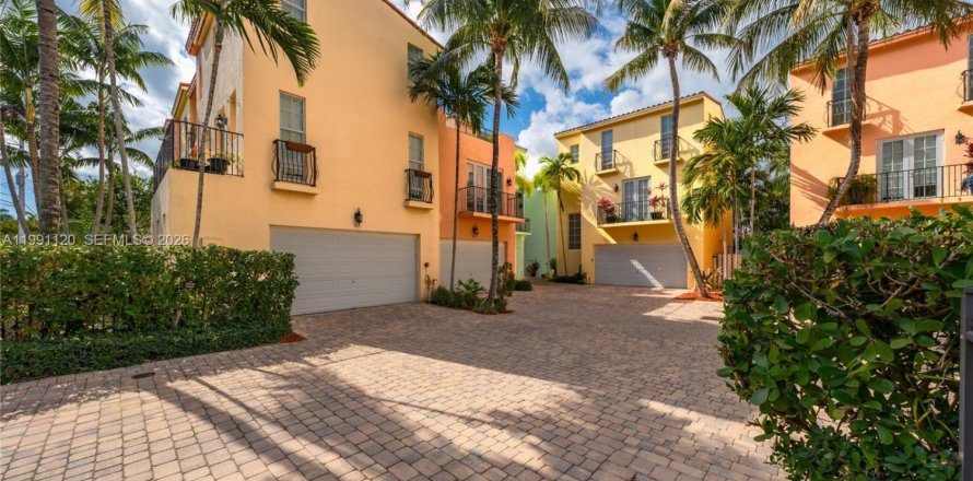 Adosado en Fort Lauderdale, Florida 3 dormitorios, 261.06 m2 № 2062658