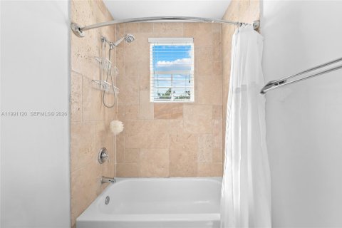 Adosado en venta en Fort Lauderdale, Florida, 3 dormitorios, 261.06 m2 № 2062658 - foto 27