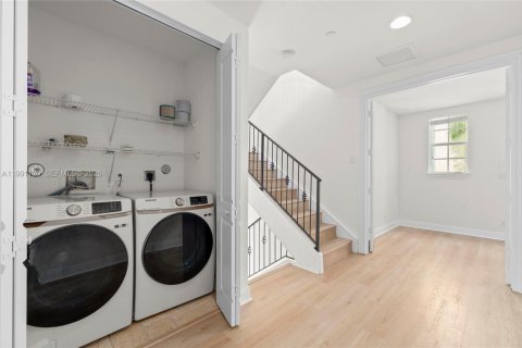 Adosado en venta en Fort Lauderdale, Florida, 3 dormitorios, 261.06 m2 № 2062658 - foto 16