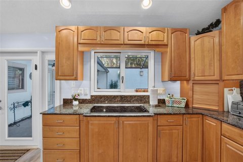 House in Brandon, Florida 2 bedrooms, 179.21 sq.m. № 2430906 - photo 18