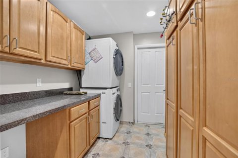House in Brandon, Florida 2 bedrooms, 179.21 sq.m. № 2430906 - photo 14