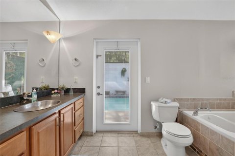 House in Brandon, Florida 2 bedrooms, 179.21 sq.m. № 2430906 - photo 29