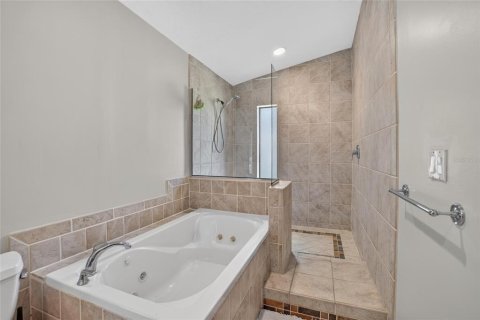 House in Brandon, Florida 2 bedrooms, 179.21 sq.m. № 2430906 - photo 30