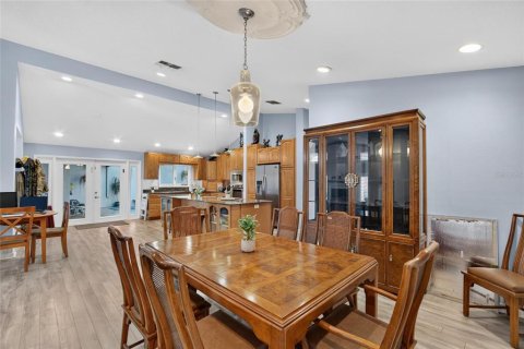 House in Brandon, Florida 2 bedrooms, 179.21 sq.m. № 2430906 - photo 17