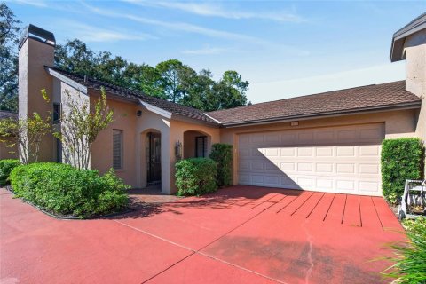 House in Brandon, Florida 2 bedrooms, 179.21 sq.m. № 2430906 - photo 3