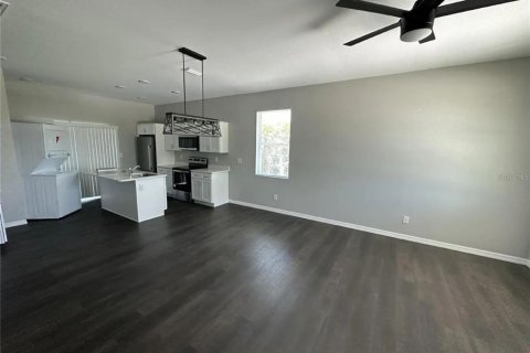 Appartement à louer à Englewood, Floride: 2 chambres, 87.42 m2 № 2385666 - photo 4