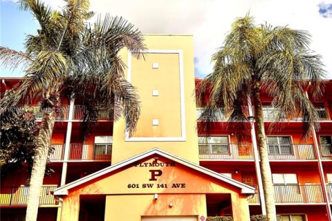 Copropriété à vendre à Pembroke Pines, Floride: 2 chambres, 142.42 m2 № 2046160 - photo 4