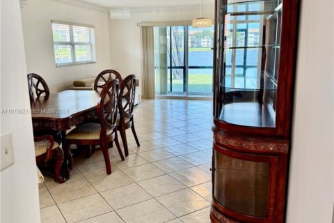 Copropriété à vendre à Pembroke Pines, Floride: 2 chambres, 142.42 m2 № 2046160 - photo 13