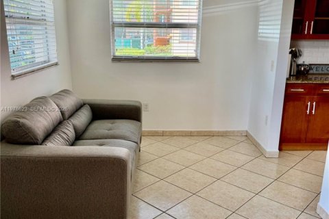 Copropriété à vendre à Pembroke Pines, Floride: 2 chambres, 142.42 m2 № 2046160 - photo 11