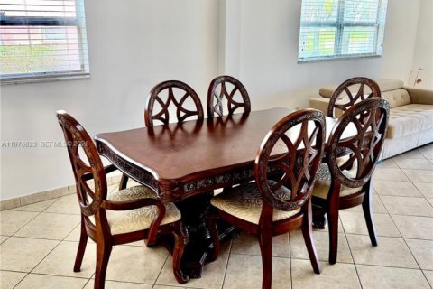 Copropriété à vendre à Pembroke Pines, Floride: 2 chambres, 142.42 m2 № 2046160 - photo 14