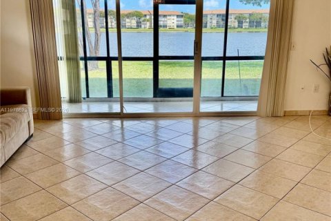 Copropriété à vendre à Pembroke Pines, Floride: 2 chambres, 142.42 m2 № 2046160 - photo 15
