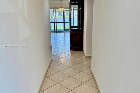 Copropriété à vendre à Pembroke Pines, Floride: 2 chambres, 142.42 m2 № 2046160 - photo 10