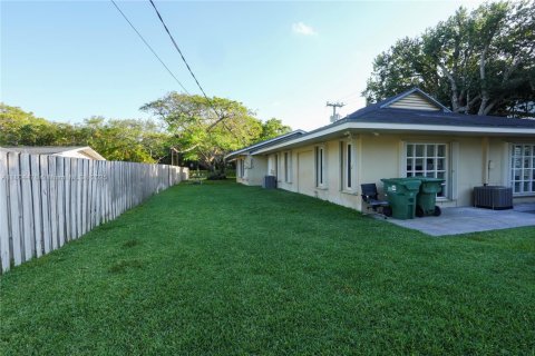 Propiedad comercial en venta en Pinecrest, Florida № 1864675 - foto 4