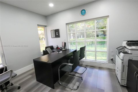 Propiedad comercial en venta en Pinecrest, Florida № 1864675 - foto 13
