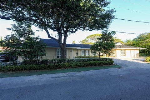 Propiedad comercial en venta en Pinecrest, Florida № 1864675 - foto 1