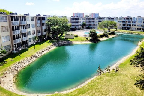 Condo in Miami, Florida, 1 bedroom  № 2036097