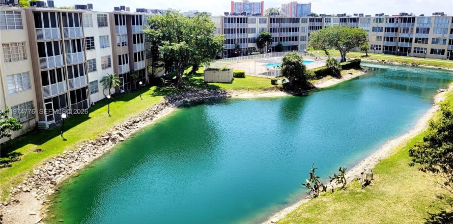 Condo in Miami, Florida, 1 bedroom  № 2036097