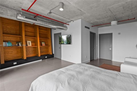 Condo in Miami, Florida, 2 bedrooms № 2025887 - photo 18
