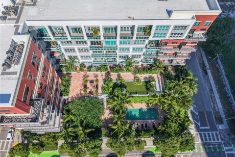 Condo in Miami, Florida, 2 bedrooms № 2025887 - photo 2