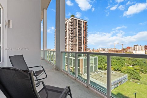 Condo in Miami, Florida, 2 bedrooms № 2025887 - photo 8