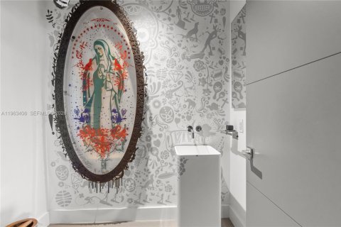 Condo in Miami, Florida, 2 bedrooms № 2025887 - photo 20