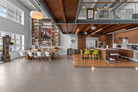 Condo in Miami, Florida, 2 bedrooms № 2025887 - photo 13