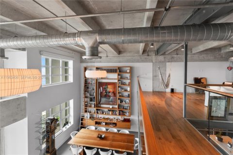 Condo in Miami, Florida, 2 bedrooms № 2025887 - photo 24