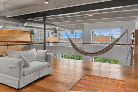 Condo in Miami, Florida, 2 bedrooms № 2025887 - photo 25