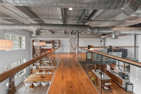 Condo in Miami, Florida, 2 bedrooms № 2025887 - photo 23