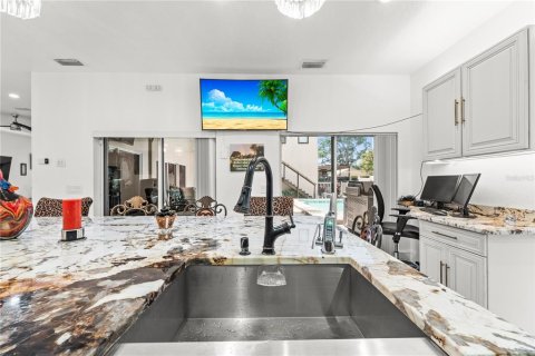 House in Saint Petersburg, Florida 7 bedrooms, 396.51 sq.m. № 2205126 - photo 7
