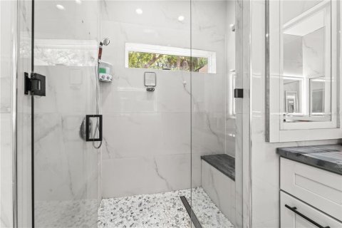 House in Saint Petersburg, Florida 7 bedrooms, 396.51 sq.m. № 2205126 - photo 25