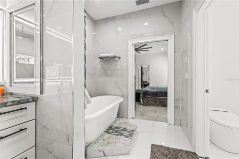 House in Saint Petersburg, Florida 7 bedrooms, 396.51 sq.m. № 2205126 - photo 24