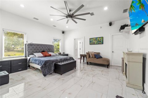House in Saint Petersburg, Florida 7 bedrooms, 396.51 sq.m. № 2205126 - photo 19